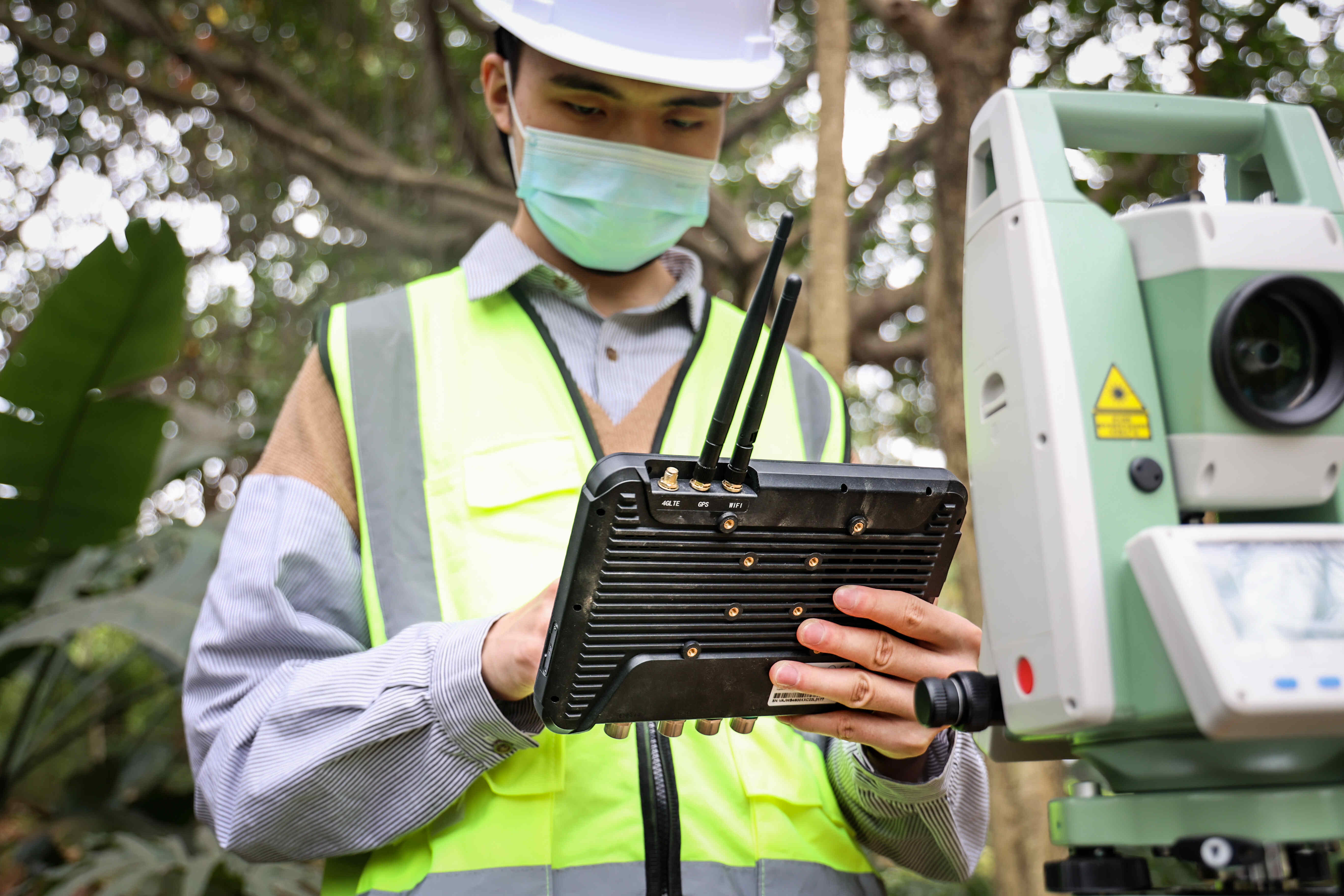 Beyond Durability: How Emdoor Rugged Tablets Solve Critical Warehouse Logistics Pain Points