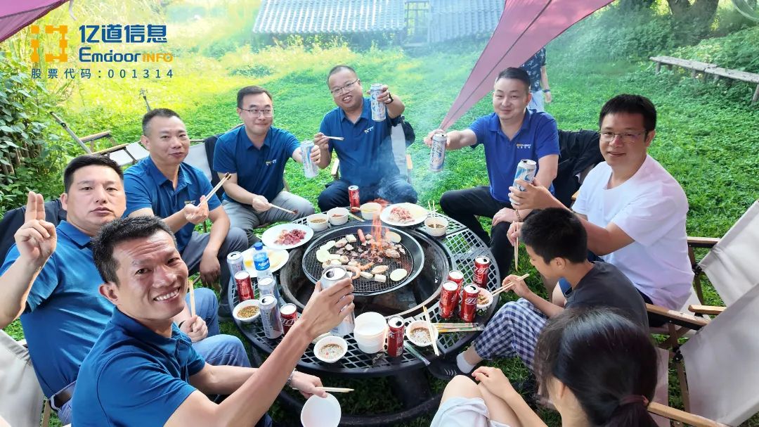 Emdoor colleagues enjoying BBQ and beer by a campfire