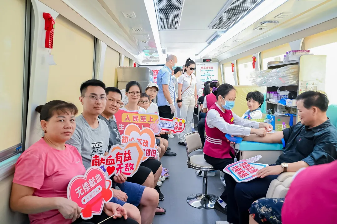 Many participants on site were enthusiastic and responded positively Many participants on site were enthusiastic and responded positively