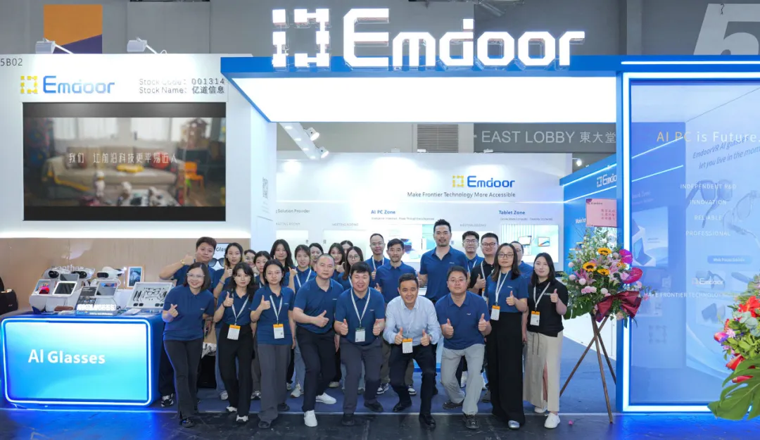Emdoor staff took a group photo