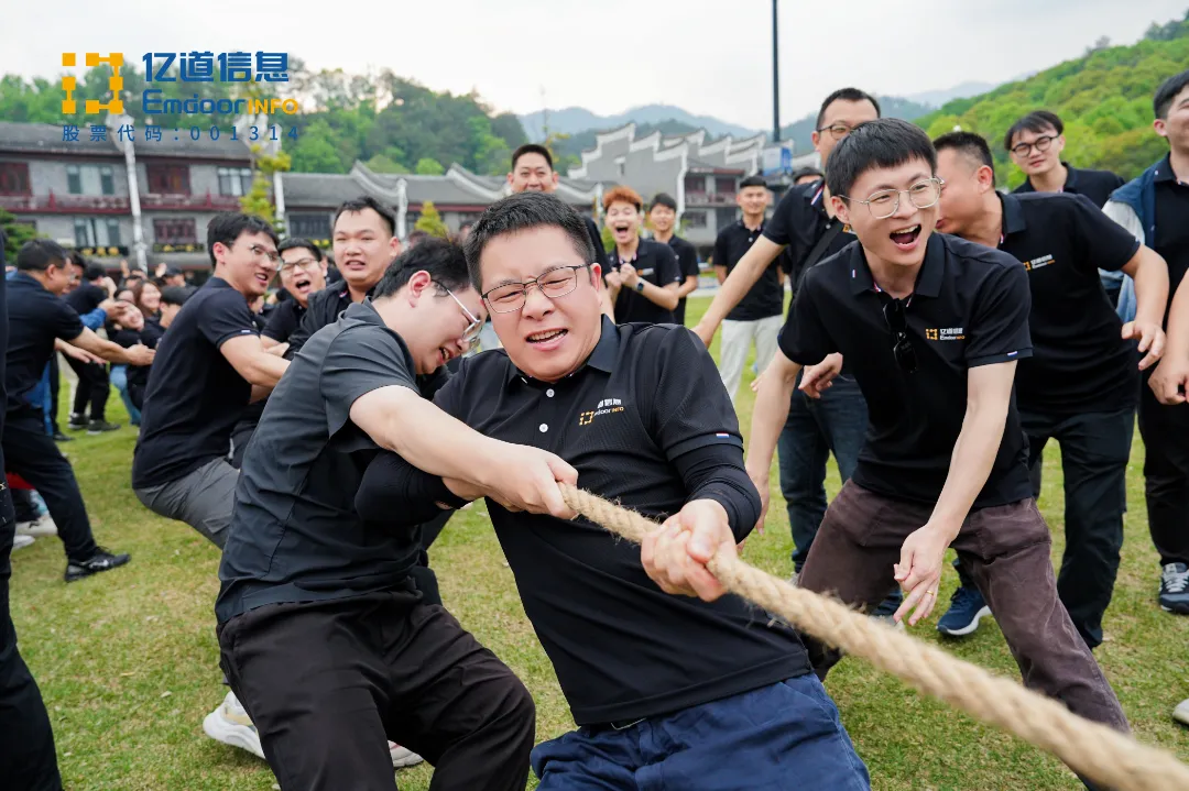 At Wanshou Square, a lively tug-of-war ignited team spirit