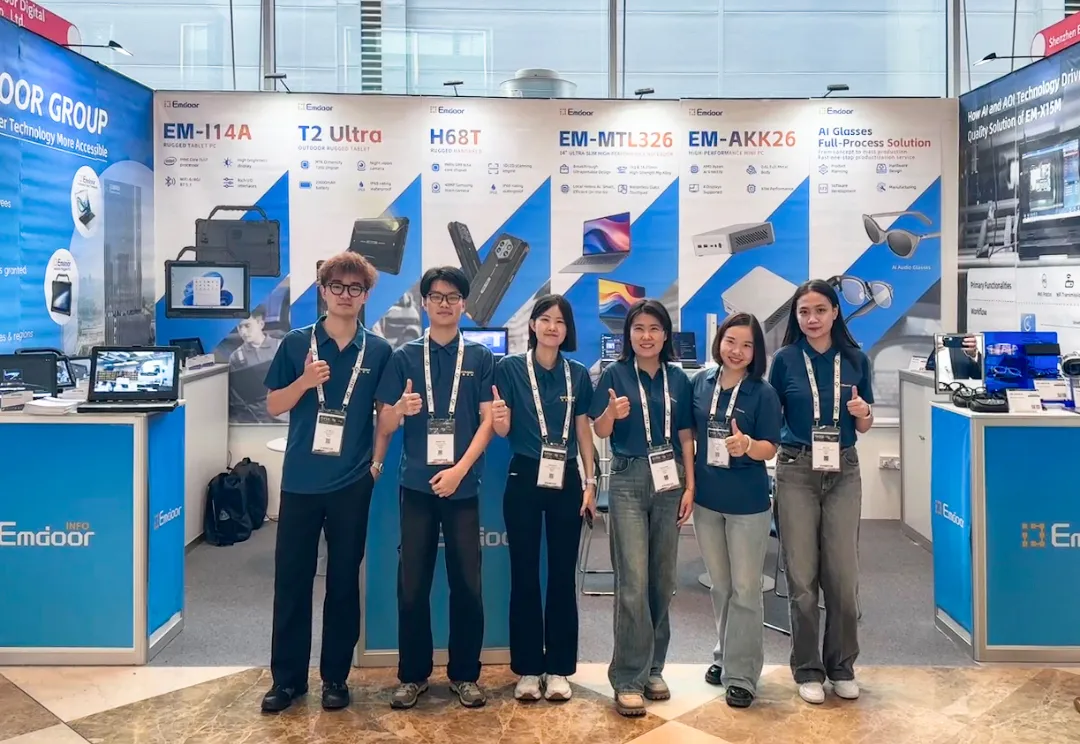 Emdoor team presenting AI and XR solutions to users