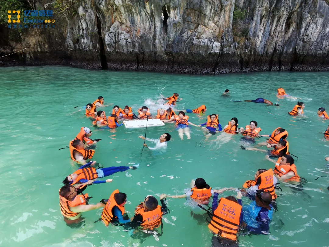 Phi Phi Islands Scenery 2