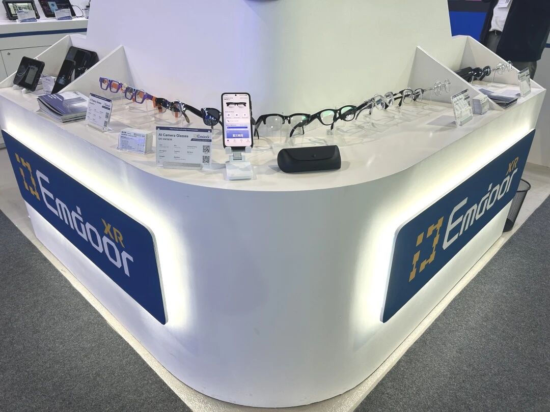 The AI Camera Glasses: Vision Meets Intelligence